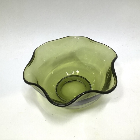 VINTAGE Avocado Green Wavy Ruffled Glass Bowl Anchor Hocking? size 5" x 2.5" - Picture 7 of 12